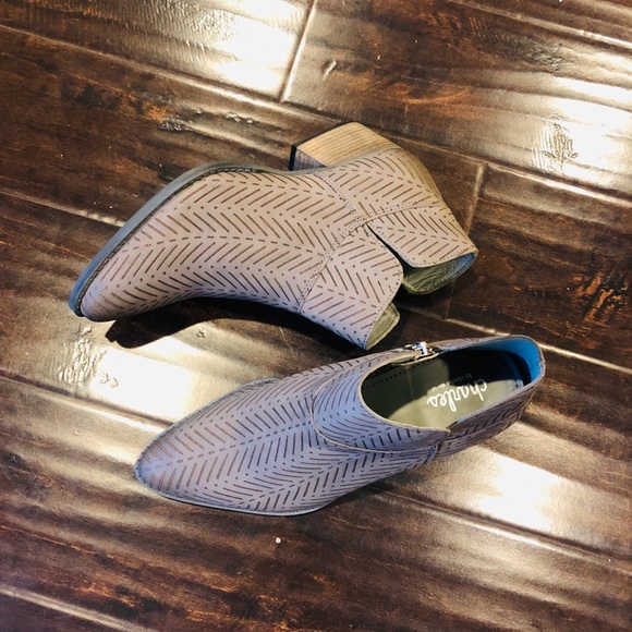 ✨HP✨Charles David Zander Bootie Grey SZ 7.5 - Picture 4 of 7